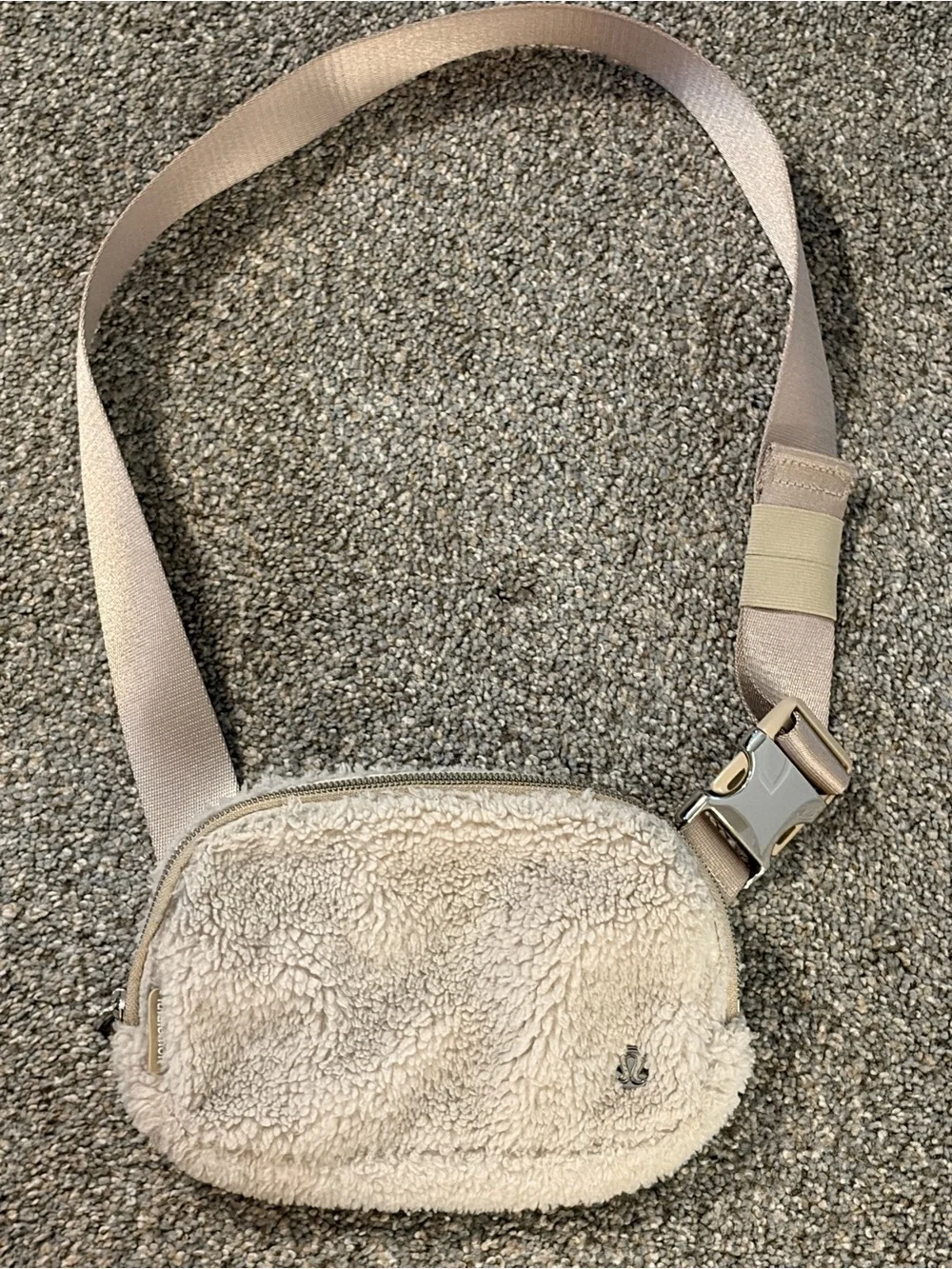 LULULEMON athletica Cream Sherpa Zip Pouch with Logo Tab